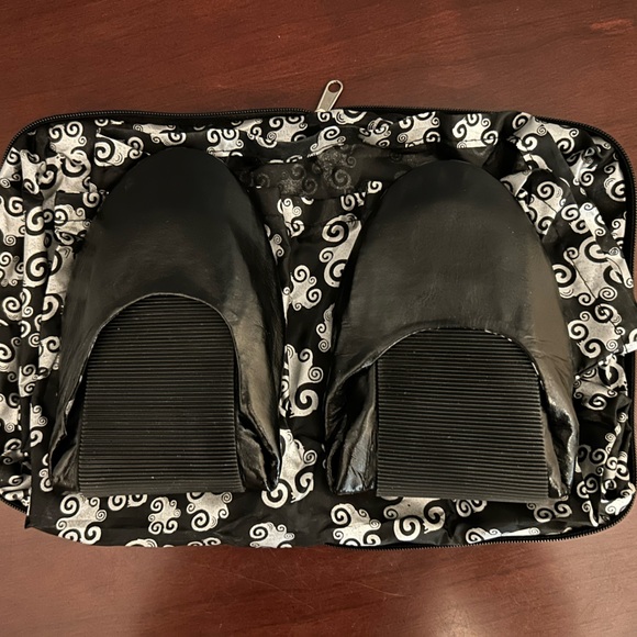 CAZZ Travel Slipper and Tote Bag Set, size 8 - Picture 6 of 6